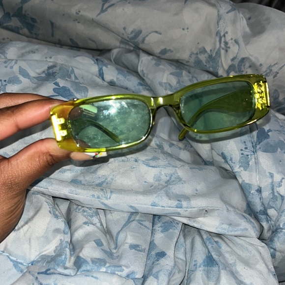 Selling my old shades - Picture 3 of 4